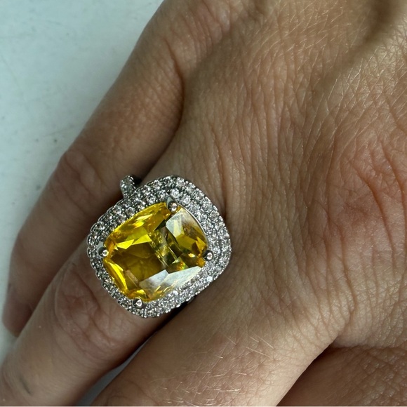 Elegant Yellow and Silver Women's Ring - Picture 5 of 6